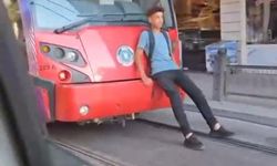 Bursa'da tramvayla tehlikeli oyun