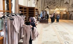 Bursa'daki tarihi cami ziyaretlerine kıyafet mecburiyeti