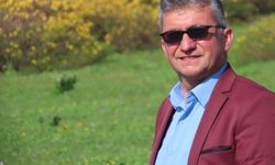 Gemlik’te sahnede kalp krizi geçiren sanatçı hayatını kaybetti