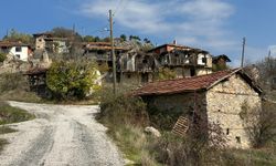 450 yıllık köy hayalet köye dönüştü...Köyde sadece 4 kişi yaşıyor