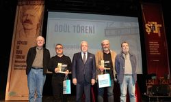 Nilüfer’de şiir eleştirisinin prestij ödülleri sahiplerini buldu