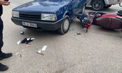 Bursa'da otomobile çarpan motosikletli ağır yaralandı