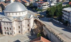 Bursa'da yolun kaydığını fark eden kadın öğrencilerin hayatını kurtardı