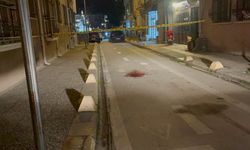 'Kız' kavgası kanlı bitti: 4 yerinden bıçaklanan genç ağır yaralandı