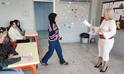 Milyonluk mal varlığını TSK'ya bağışlayan öğretmen "psikoz" çıkmadı, öğrencilerine koştu