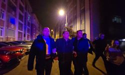 Kapısına gelen kızının erkek arkadaşını ayağından vurdu