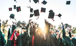 Üniversitede 1 ay yaz tatili 3 yılda diploma dönemi!