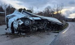 Bursa'da direksiyon hakimiyetini kaybeden tır kanala uçtu