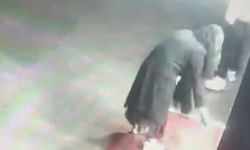 Apartmanda büyü paniği, karanlıkta gelip idrar ve toz döktüler