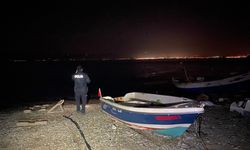 Balık tutmak için açılan kayık battı, baba-oğul ölümden döndü