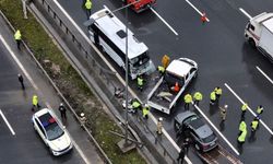 İstanbul'da polis servis minibüsü kaza yaptı: 1 polis şehit, 16 polis yaralı
