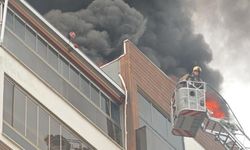 Bursa'da Millet Mahallesi'nde 8 katlı sitede yangın!