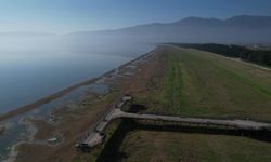 İznik Gölü alarm veriyor...İskele karada kaldı