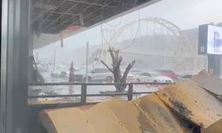 Batman'da sağanak nedeniyle AVM girişinde tavan çöktü