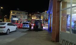 Babasını darp eden ağabeyini bıçaklandı