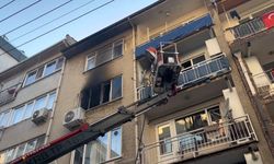 Altıparmak''ta korkutan yangın...Mahalleli sokağa döküldü