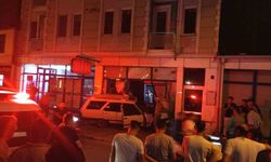 Kontrolden çıkan otomobil markete girdi