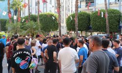 Adana Demirspor taraftarı zorla belediyeye girmeye çalıştı