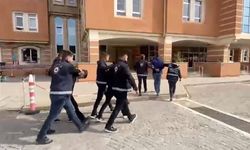 Etek giyip iş yeri kurşunladılar, polis ekiplerinden kaçamadılar