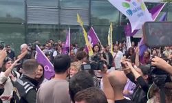 İstanbul Adalet Sarayı'nda eylem yapan LGBT'liler gözaltına alındı
