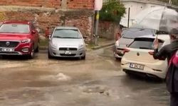 Bursa'da sağanak yağış hayatı olumsuz etkiledi: Pazar yerleri ve sokaklar göle döndü