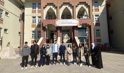 Öğrenciler, çevre kirliliği konusunda çocukları bilgilendirdi