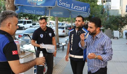Zabıtadan lokum ve kolonyalı kaldırım işgali uyarısı