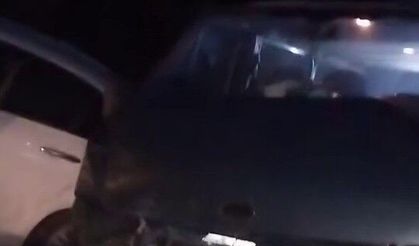 Bursa'da yamaçtan kopan kayalar, araçların üzerine yağdı