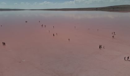 Tuz Gölü pembe bir masala dönüştü