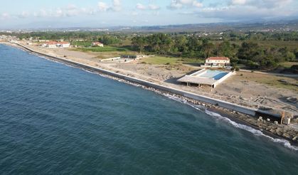 Dalgalar evleri yutmadan 1 kilometrelik duvar çekildi