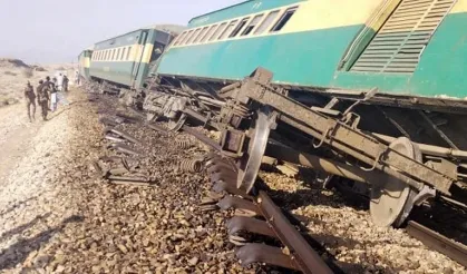 Pakistan'da tren kazası: 6 ölü, 30 yaralı