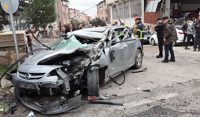 Bursa'da Feci Kaza! 4 Yaralı