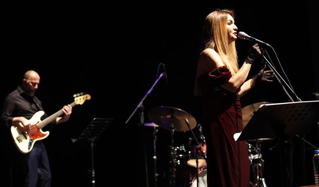 Bursa'da Caz Konserleri’nin Açılışını Jülide Özçelik Yaptı