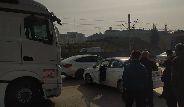 Bursa-İzmir Yolu Bankalar Caddesi'nde korkutan kaza