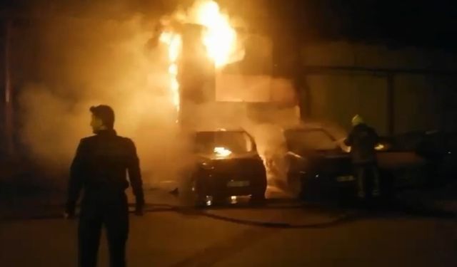 Bursa'da Oto Tamircide Korkunç Yangın!