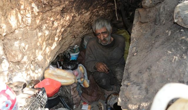 Balıkesir'in Mağarada Yaşayan 'İskender Aga'sı Vefat Etti