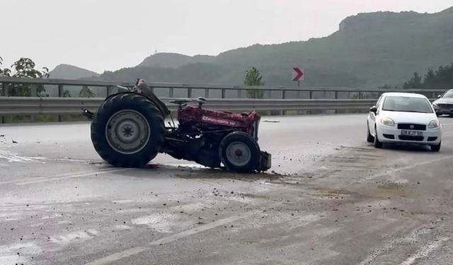 Bursa'da Traktör İle Otomobil Çarpıştı: 3 Yaralı!