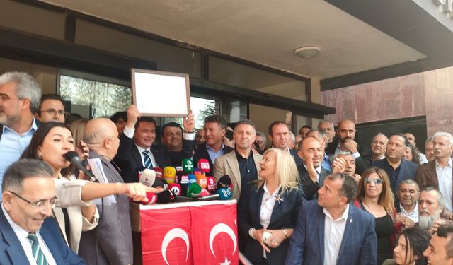 Osmangazi Belediye Başkanı Erkan Aydın Mazbatayı Aldı!