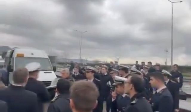 Trabzon'da Minibüs Şoförleri Servis Kiralayan Üniversite Öğrencilerini Darp Etti