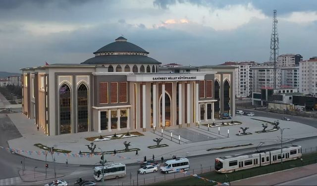 Türkiye’nin en büyük ikinci kütüphanesi Gaziantep’te hizmete açıldı