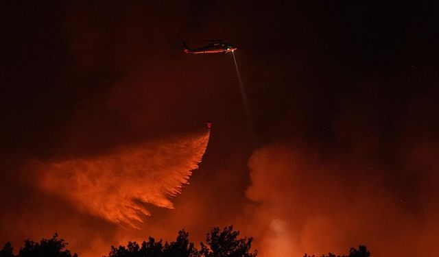 İzmir'deki Yangın Yerleşim Yerlerine Sıçradı: Vatandaşlar Tahliye Ediliyor