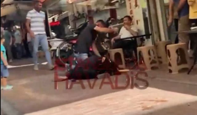 Kadını döverken çevredekiler film gibi izledi!
