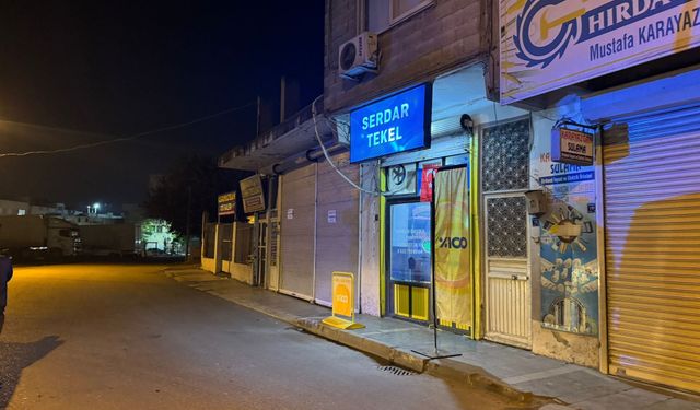 Urfa'da büfeden alkol alan babasını vurdu
