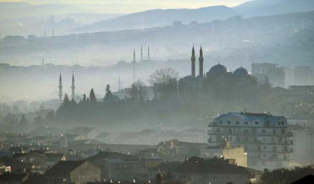 Bursa yılın yüzde 70'inde kirli hava soluyor