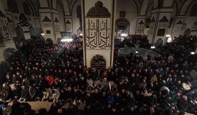 Yeni yılın ilk sabah namazında Ulucami dolup taştı