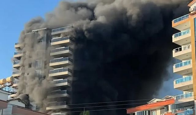 Antalya’da otel inşaatında yangın! İşçiler mahsur