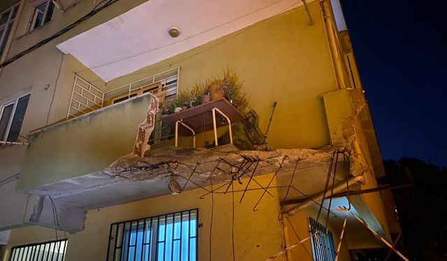 Pendik’te 5 katlı binanın balkonu çöktü