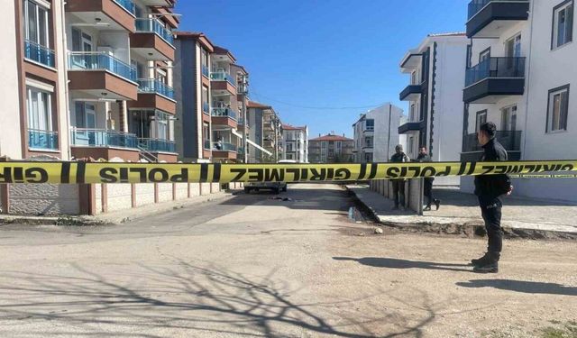 Afyon'da karısını sokak ortasında öldürdü