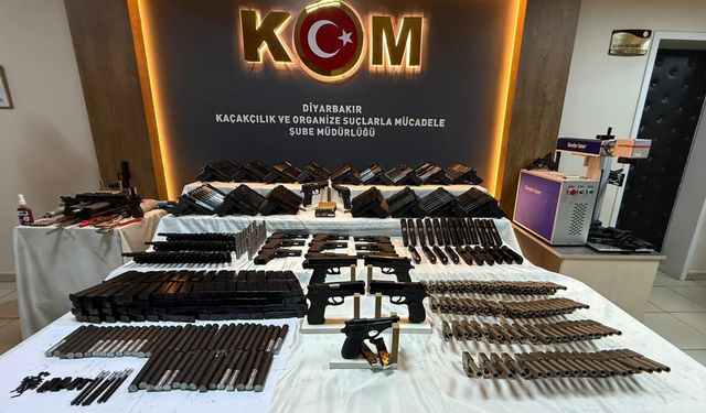 Oyuncakçı görünümündeki iş yerinden cephane çıktı: 4 gözaltı