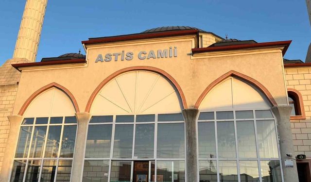 Öğle namazını kıldırdı, kalp krizi geçirip öldü